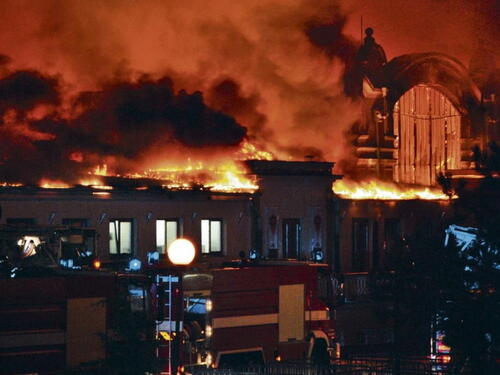 Ogroman požar zahvatio naselje: Hiljade ljudi ostalo bez krova nad glavom