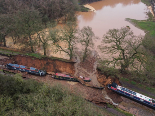 Ogromna rupa "progutala" kanal, brodovi s ljudima tonuli