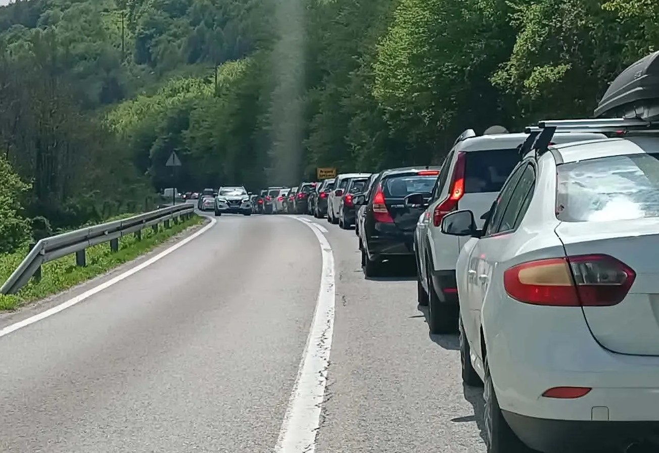 Ogromne guže na putu od Sarajeva prema Konjicu