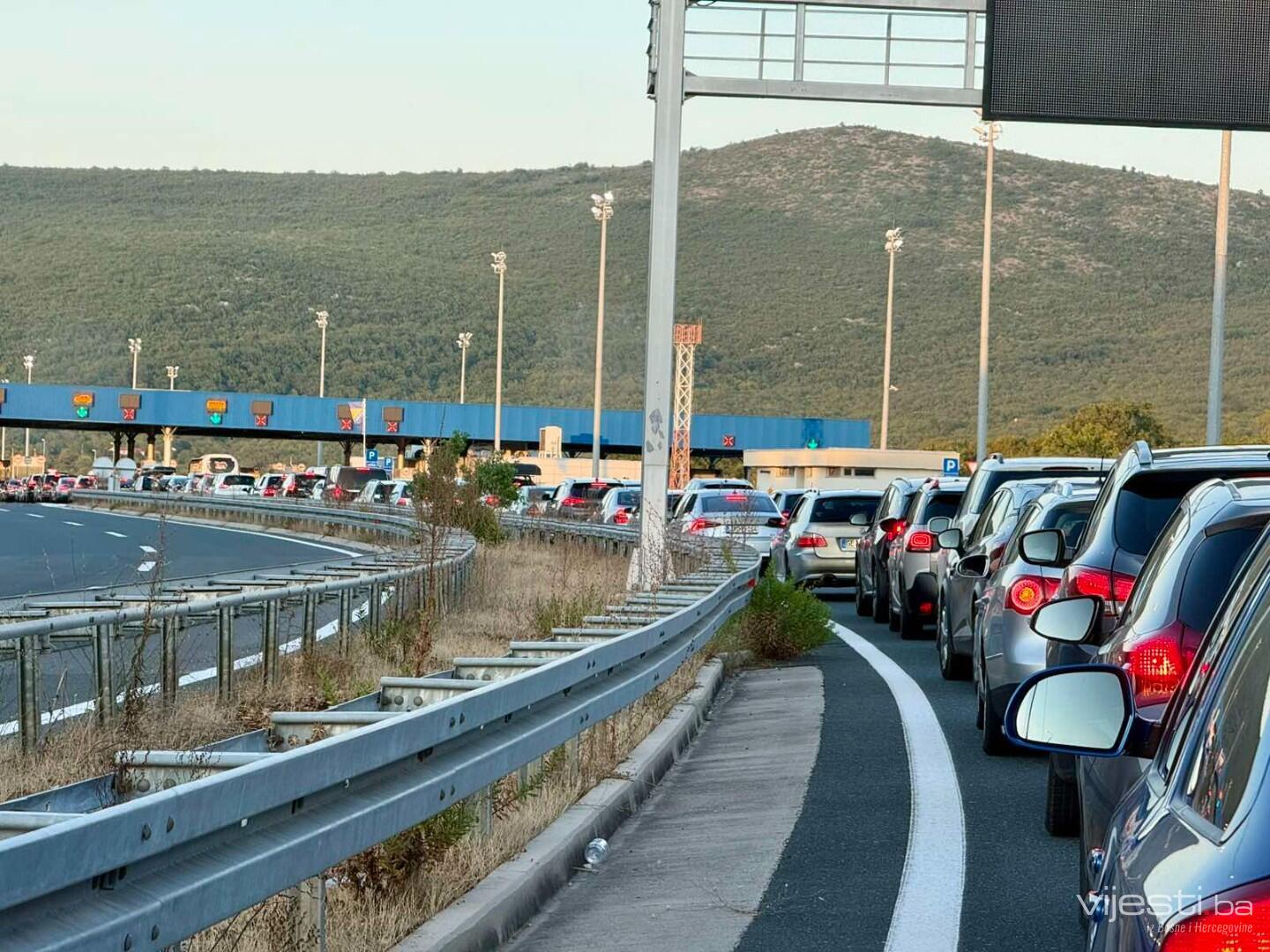 Ogromne gužve na ulazu u BiH, čeka se i po 45 minuta
