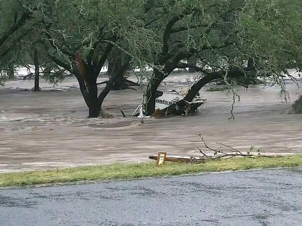 Ogromne poplave pogodile Teksas, 13 poginulih, 20 djece nestalo