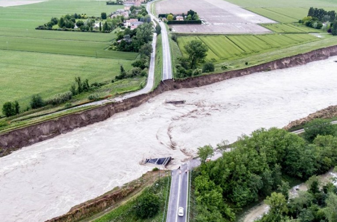 Ogromne poplave u Italiji, potopljeni gradovi, najmanje osmero mrtvih
