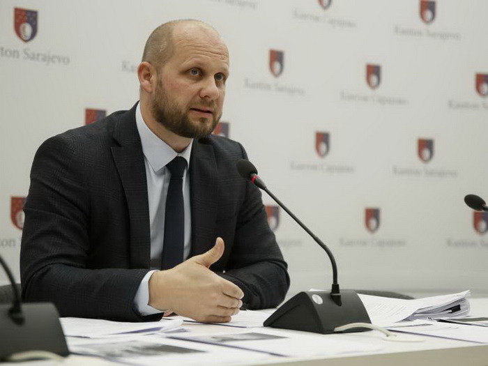 Okerić: Ministrica Hota-Muminović konačno vraća obrazovni sistem gdje i pripada