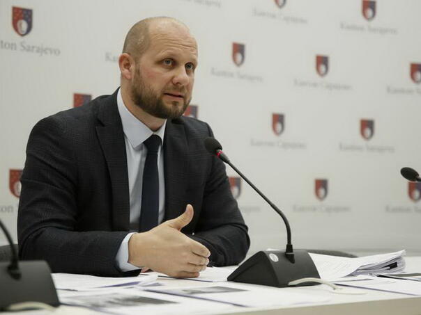 Okerić: Ministrica Hota-Muminović konačno vraća obrazovni sistem gdje i pripada