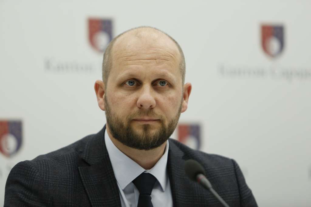 Okerić pokrenuo inicijativu sanacije i rekonstrukcije Kasarne 'Mustafa Hajrulahović-Talijan' i uspostavljanja muzeja ARBiH