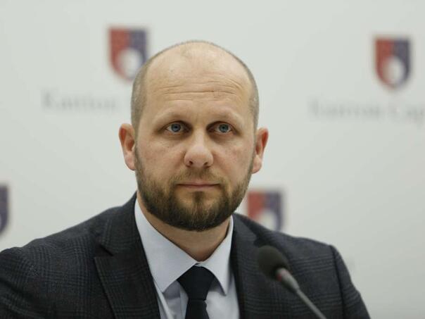 Okerić pokrenuo inicijativu sanacije i rekonstrukcije Kasarne 'Mustafa Hajrulahović-Talijan' i uspostavljanja muzeja ARBiH