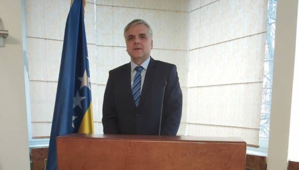 Okić traži da se ukloni neustavna karta iz Ureda predsjednice RS