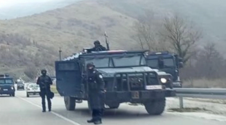 Oklopna vozila kosovske policije krenula ka graničnom prijelazu
