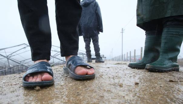 Oko 3.000 migranata u BiH spava pod vedrim nebom