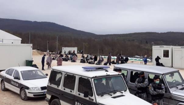 Oko 320 migranata do sada izmješteno u kamp na lokalitetu Lipa