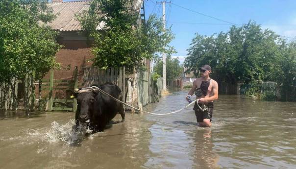 Oko 42.000 ljudi ugroženo od poplava nakon urušavanja brane Nova Kahovka