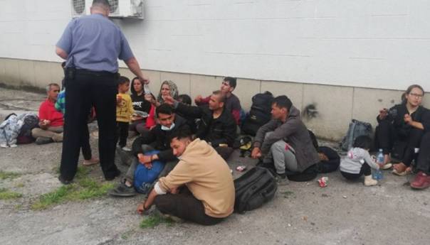 Oko 60 migranata iz Afganistana noć provelo u Goraždu