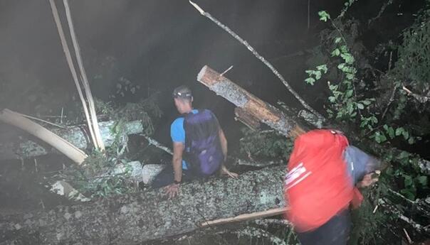 Oko 90 ljudi zarobljeno zbog oluje