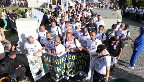 Oko pet hiljada učesnika 'Marša mira 2022' stiglo u Potočare