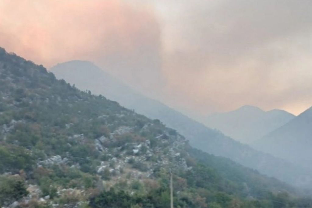 Oko Trebinja i dalje gori, požarna linija duga 25 kilometara