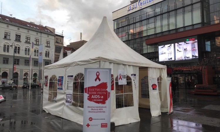 Okončajmo nejednakosti, okončajmo AIDS!