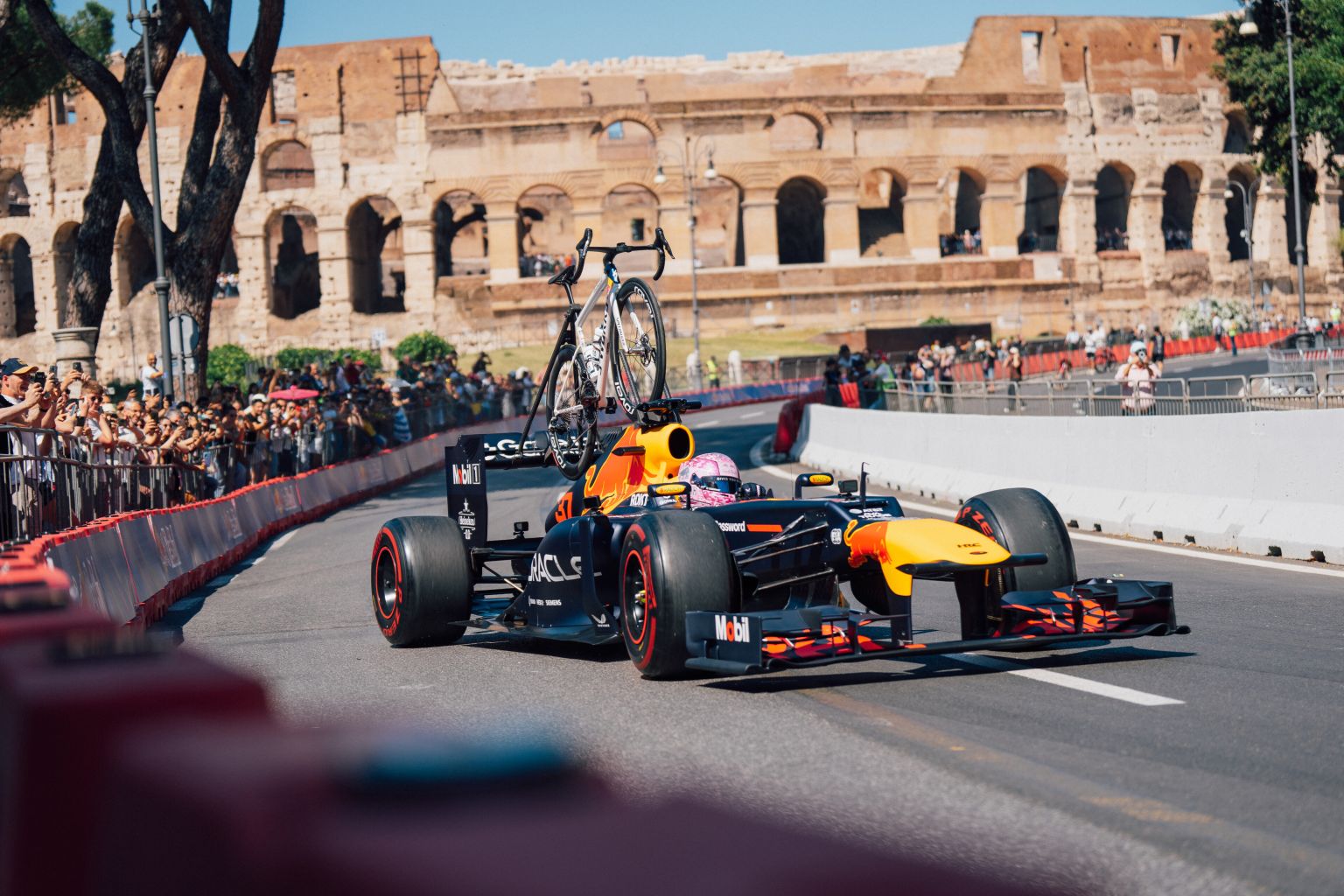 Okončan ovogodišnji Giro d'Italia, Red Bull F1 bolid obilježio posljednji dan u Rimu