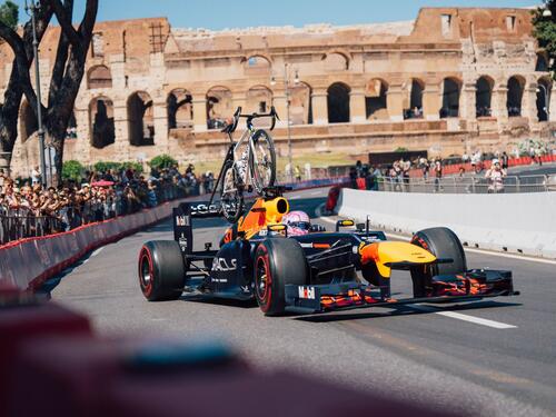 Okončan ovogodišnji Giro d'Italia, Red Bull F1 bolid obilježio posljednji dan u Rimu