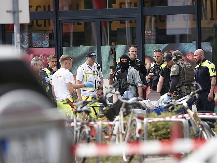 Okončana talačka kriza u Berlinu: Policija savladala napadača i oslobodila ženu