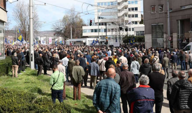 Okončani protesti pred OHR-om: Zatražena ostavka Schmidta