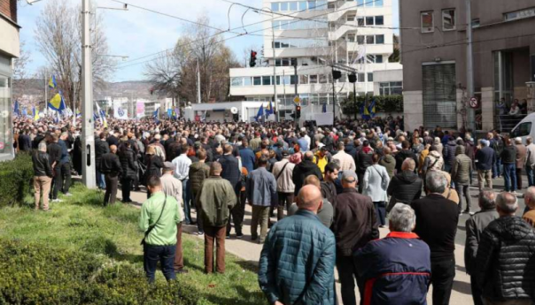 Okončani protesti pred OHR-om: Zatražena ostavka Schmidta