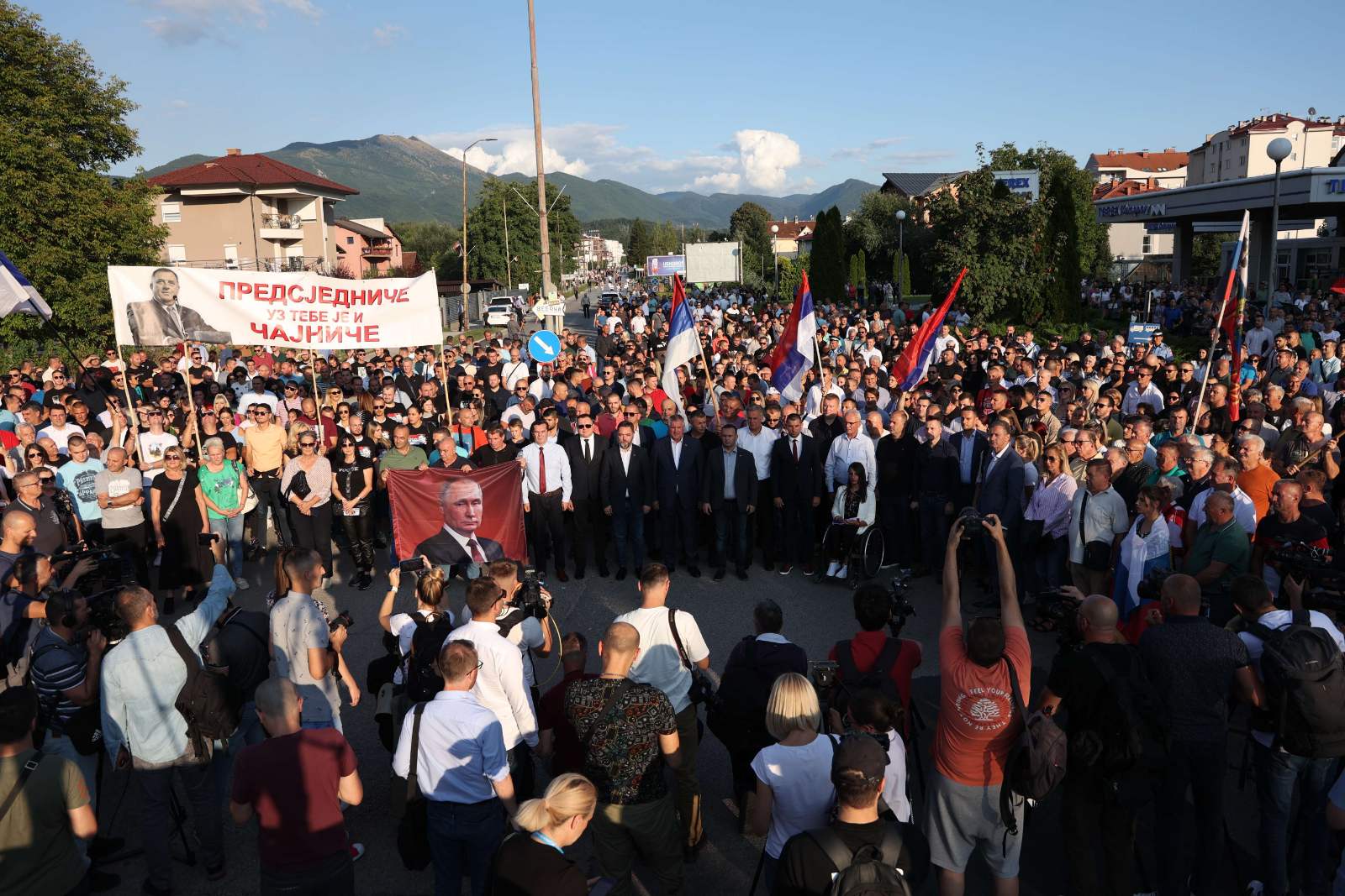 Okončano okupljanje: Slab odaziv na protest podrške Dodiku