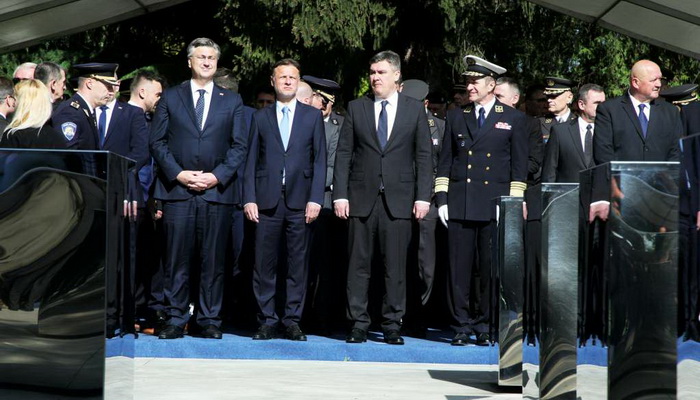 Okučani: Vijenci i svijeće za poginule u vojno-redarstvenoj operaciji Bljesak