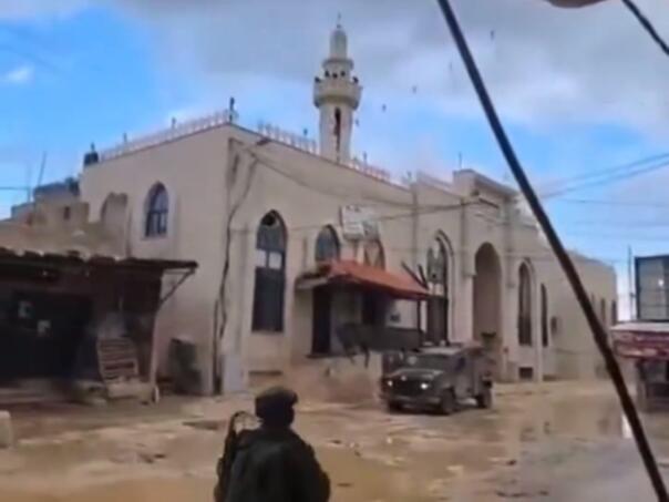 Okupacioni vojnici upali u jeninsku džamiju, pjevali pjesme Hanuke