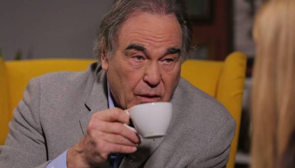 Oliver Stone primio rusku vakcinu Sputnik V
