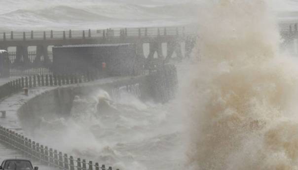 Oluja bjesni Evropom; Stotine letova otkazano