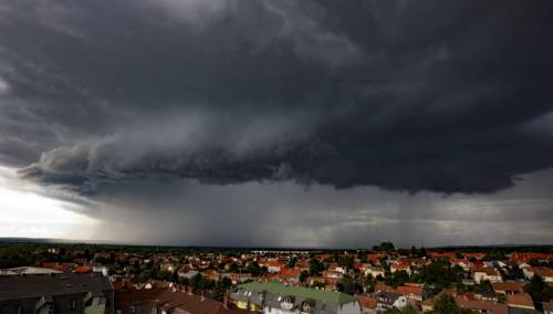 Oluja Ciara ometa željeznički i avionski saobraćaj u Mađarskoj