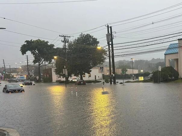 Oluje izazvale poplave širom New Yorka, u New Jerseyju vanredno stanje