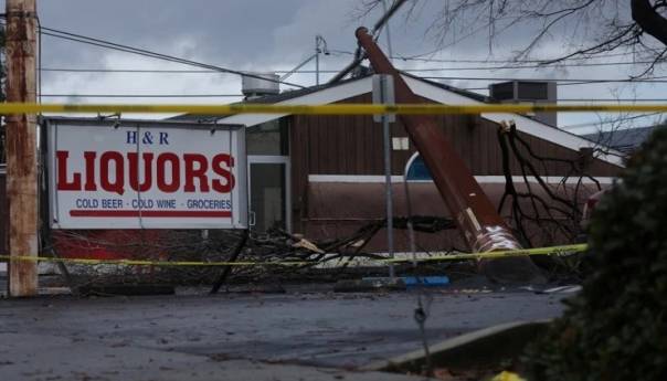 Oluje u Kaliforniji usmrtile 17, nestalo dijete od 5 godina