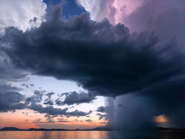Olujni haos širom Evrope: Avioni i vozovi ne rade, drvo palo na autobus