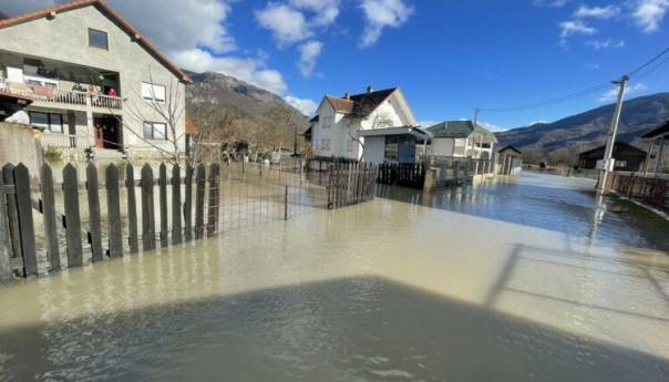 Olujno nevrijeme izazvalo poplave u više mjesta u Crnoj Gori