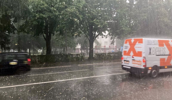 Dan pretvoren u noć: Olujno nevrijeme pogodilo Banjaluku