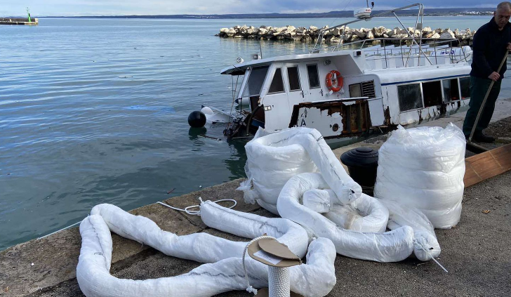 Olujno nevrijeme u Hrvatskoj, prevrnuli se brod i trajekt