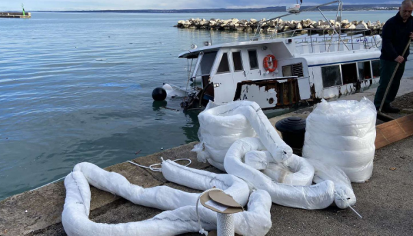 Olujno nevrijeme u Hrvatskoj, prevrnuli se brod i trajekt