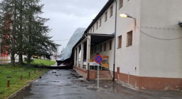 Olujno nevrijeme u Hrvatskoj: Vjetar odnio krov sa zgrade u krugu bolnice