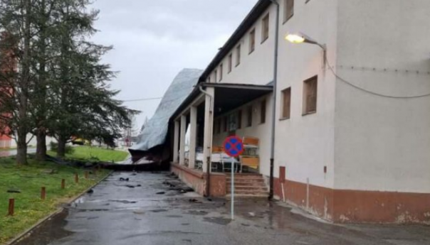 Olujno nevrijeme u Hrvatskoj: Vjetar odnio krov sa zgrade u krugu bolnice