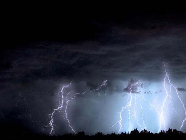 Olujno nevrijeme zahvatilo Hrvatsku, pijavice i grmljavina