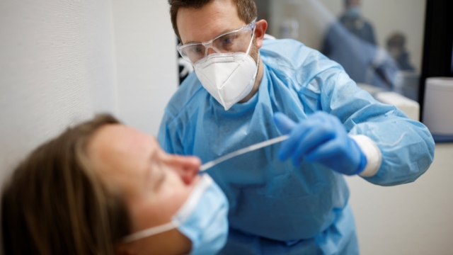 Omikron jednako opasan kao i druge varijante Covida