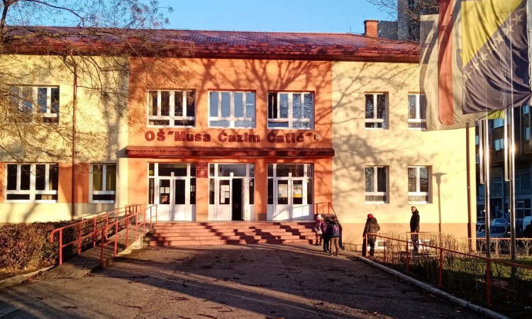 Online nastava za osnovce i srednjoškolce u ZDK produžena do 19. aprila