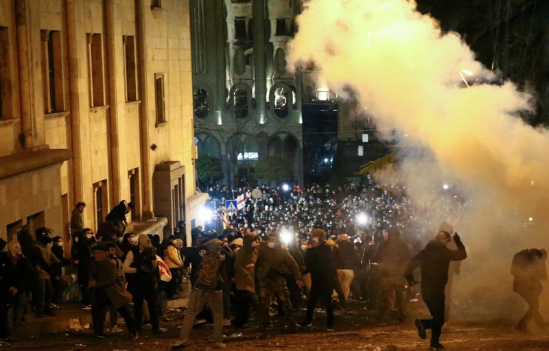 Opasna kriza trese Gruziju zbog zakona o NVO i medijima