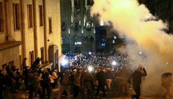 Opasna kriza trese Gruziju zbog zakona o NVO i medijima