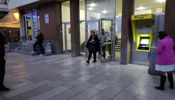 Opći izbori 2022.: Zatvorena birališta, slijedi prebrojavanje glasova