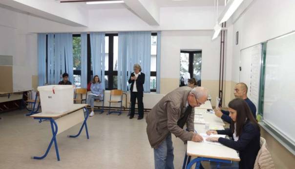 Opći izbori u BiH: Birališta otvorena do 19 sati