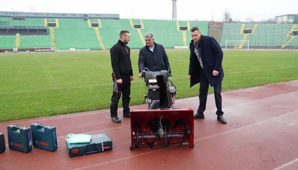 Općina Centar: Ajanadžić uručio šest mašina za čišćenje snijega