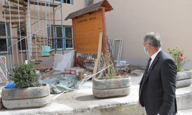 Općina Centar: U toku završni radovi na fasadi objekta OŠ "Musa Ćazim Ćatić"