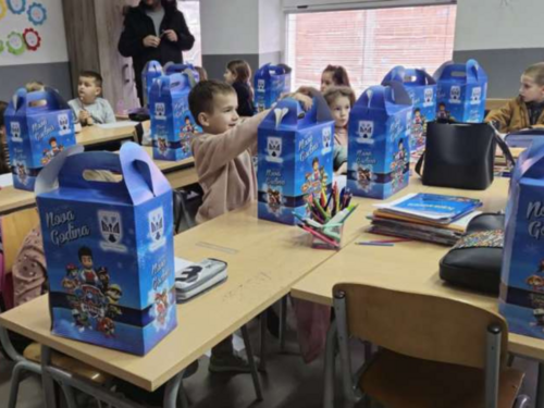 Općina Novo Sarajevo podijelila novogodišnje paketiće djeci iz Srebrenice